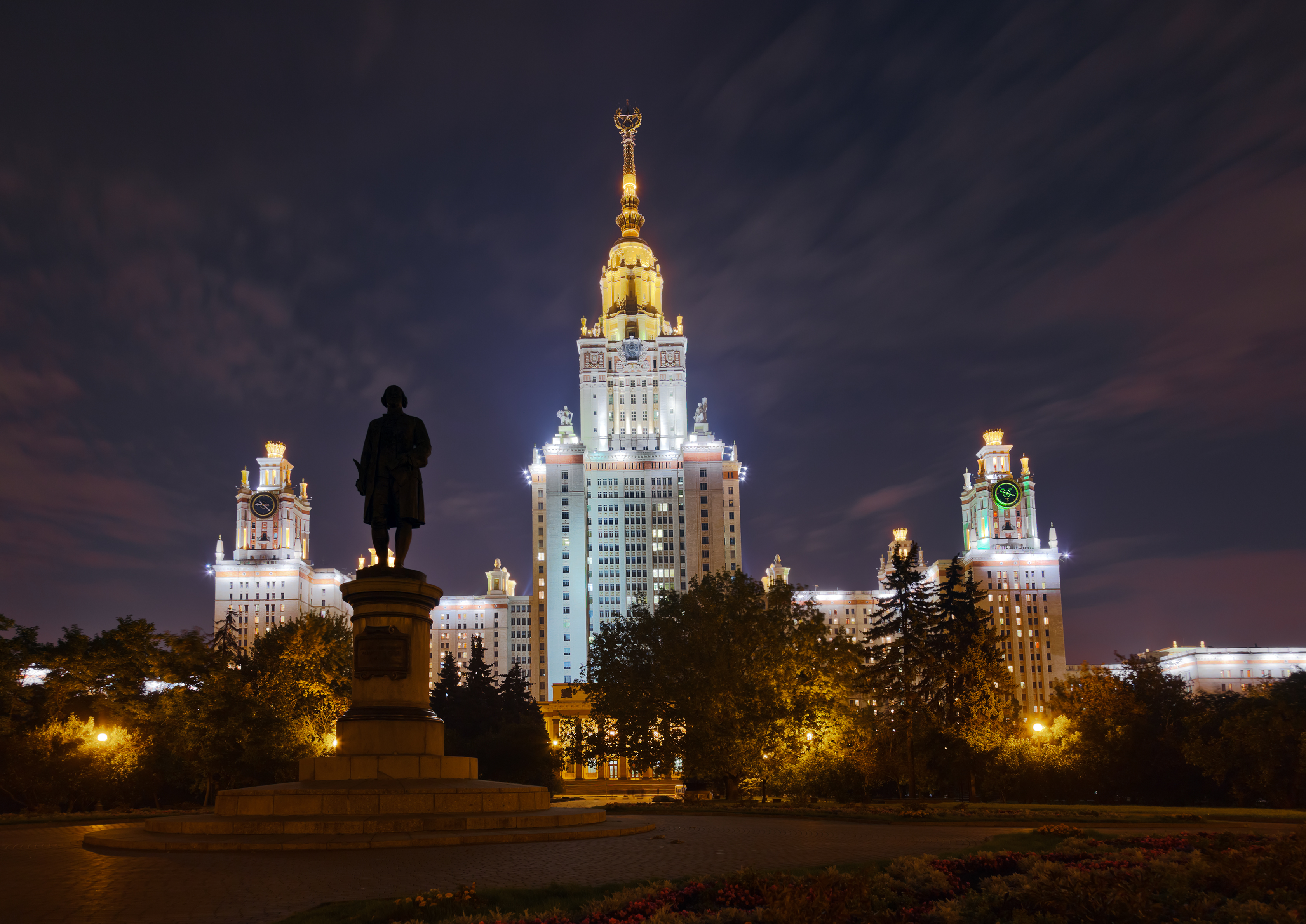 Таинственные места Москвы: куда сходить в преддверии Хэллоуина